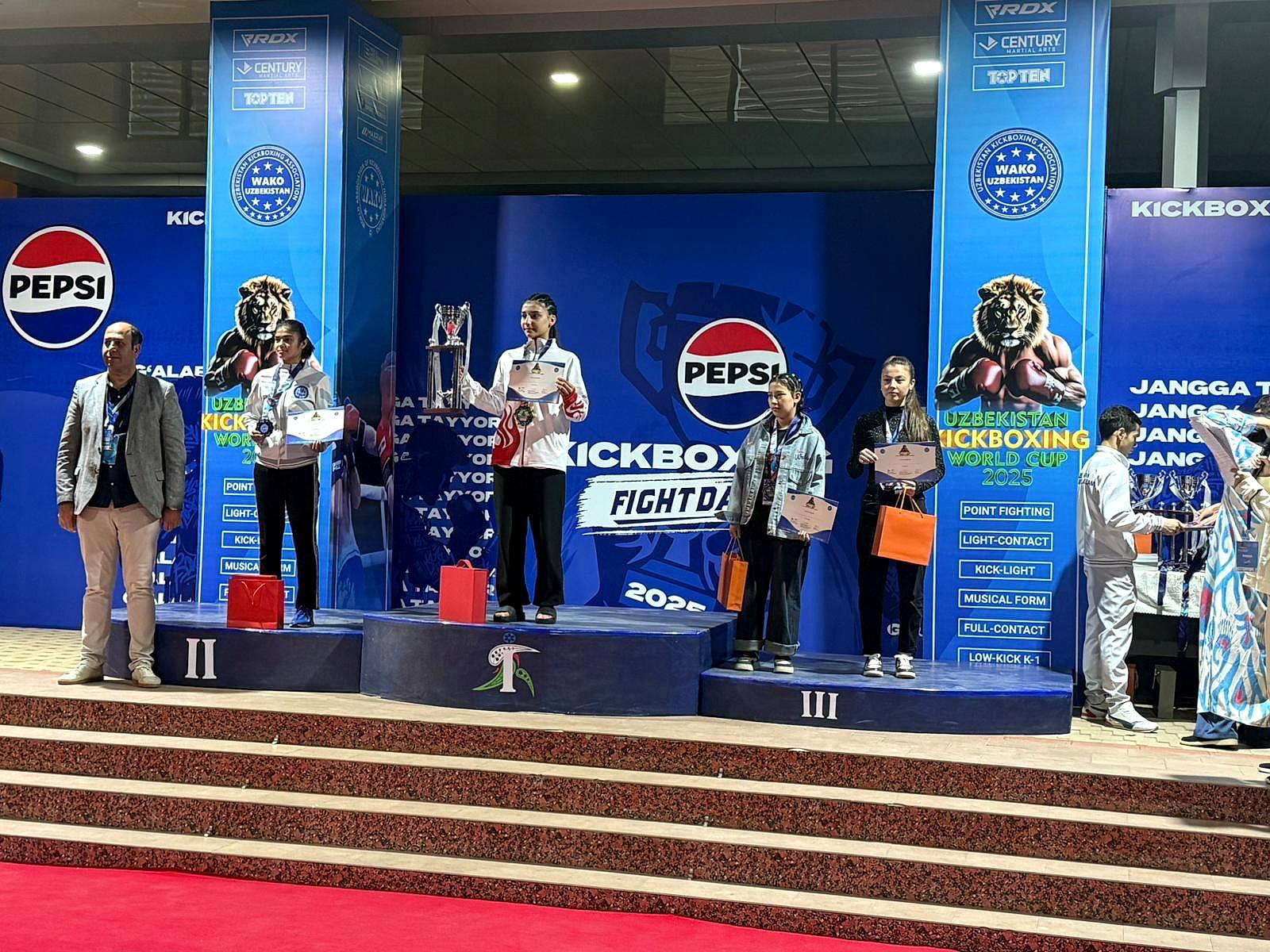 ÖZBEKİSTANDA TARİHİ ZAFER! TÜRKİYE DE BİR İLK TEK SPORCU 6 MADALYA 4 ŞAMPİYONLUK!