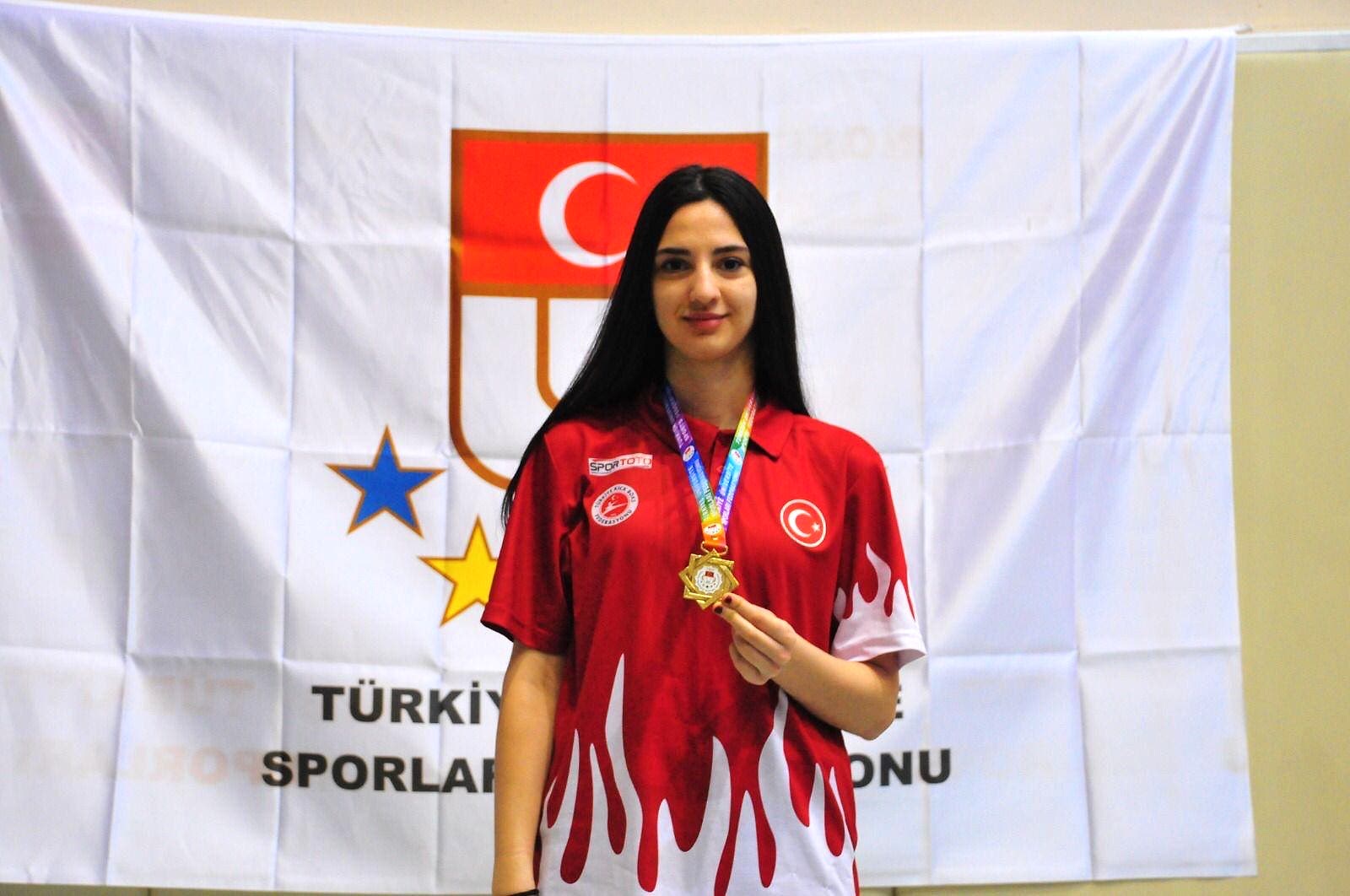 ÜNİVERSİTELER TÜRKİYE ŞAMPİYONU (MİLLİ SPORCUMUZ NİSA BÜKÜLMEZ)